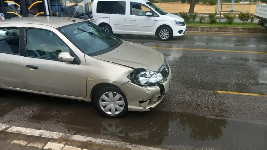 Menteşe'de 6 araçlı zincirleme trafik kazası