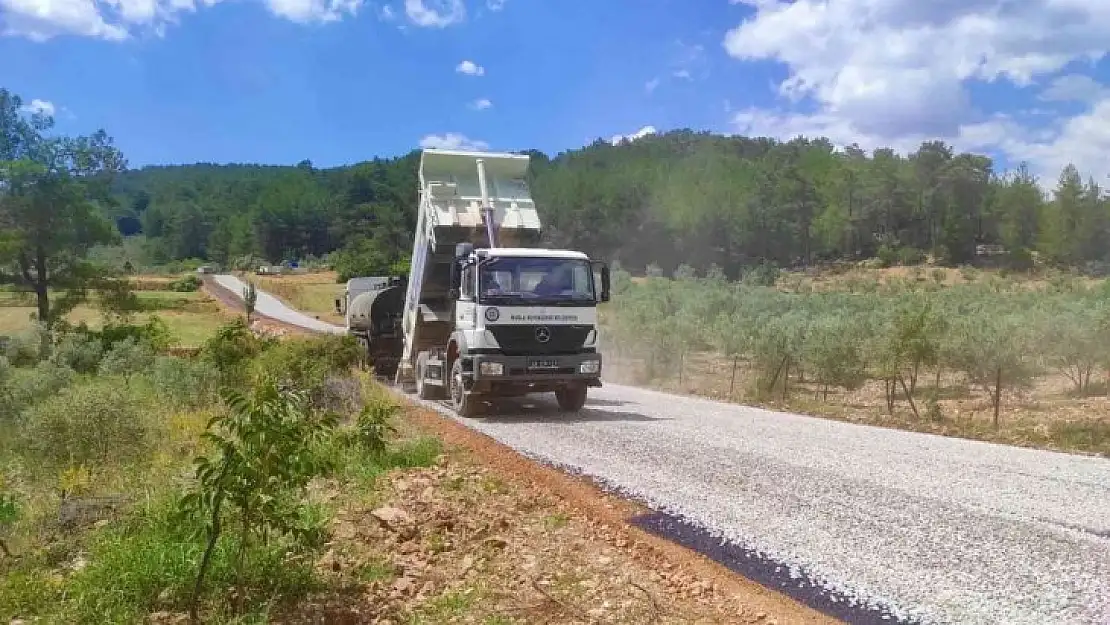 Menteşe'nin kırsal mahallelerinde yol çalışmaları sürüyor