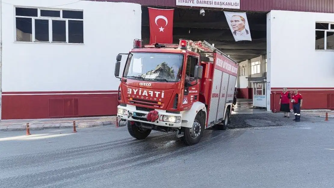 Mersin'den yangınla mücadele eden Muğla ve Antalya'ya 9 itfaiye aracıyla destek