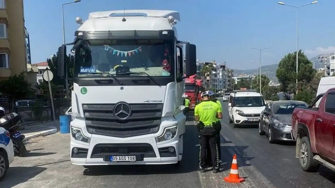 Milas'ta yük taşıyan araçlar denetleniyor