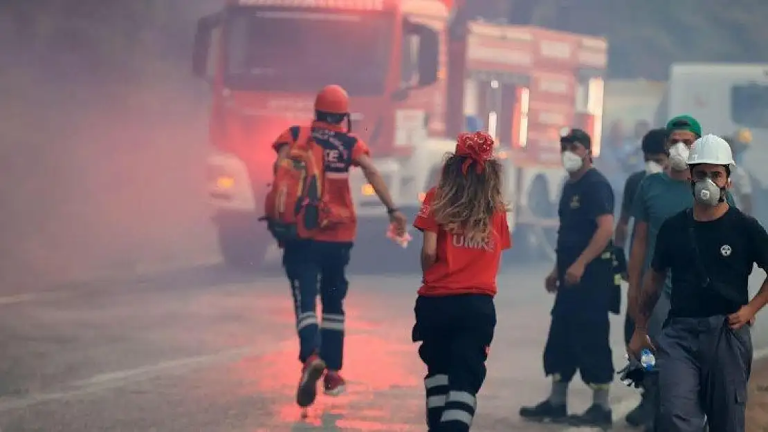 Muğla'daki yangının gizli kahramanları yoğun çaba sarf ediyor