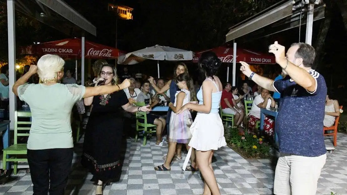 Müzikli Fethiye Akşamları Aysun Karasaçlı ile devam etti