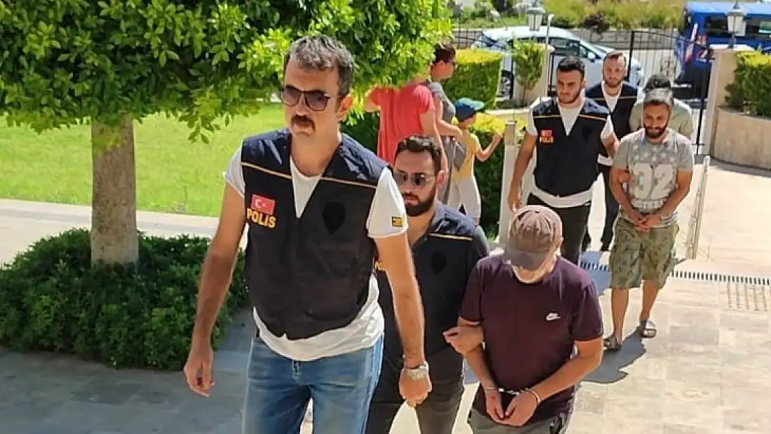 Nakliyeci Oyununu Polis Bozdu, 3 Kaçakçı Tutuklandı