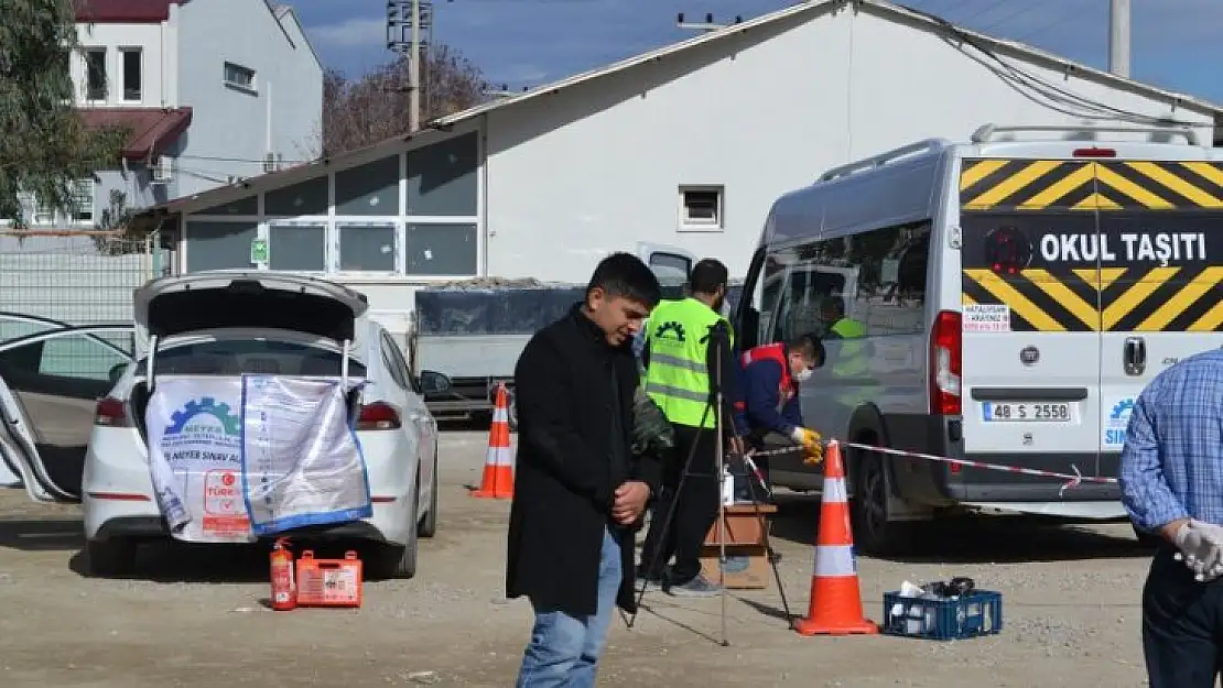 Öğrenci servisleri belgelerini alıyor