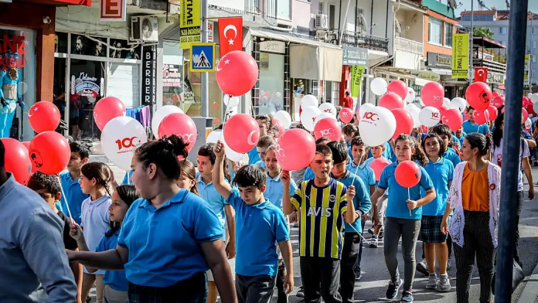 Öğrencilerden Cumhuriyet yürüyüşü