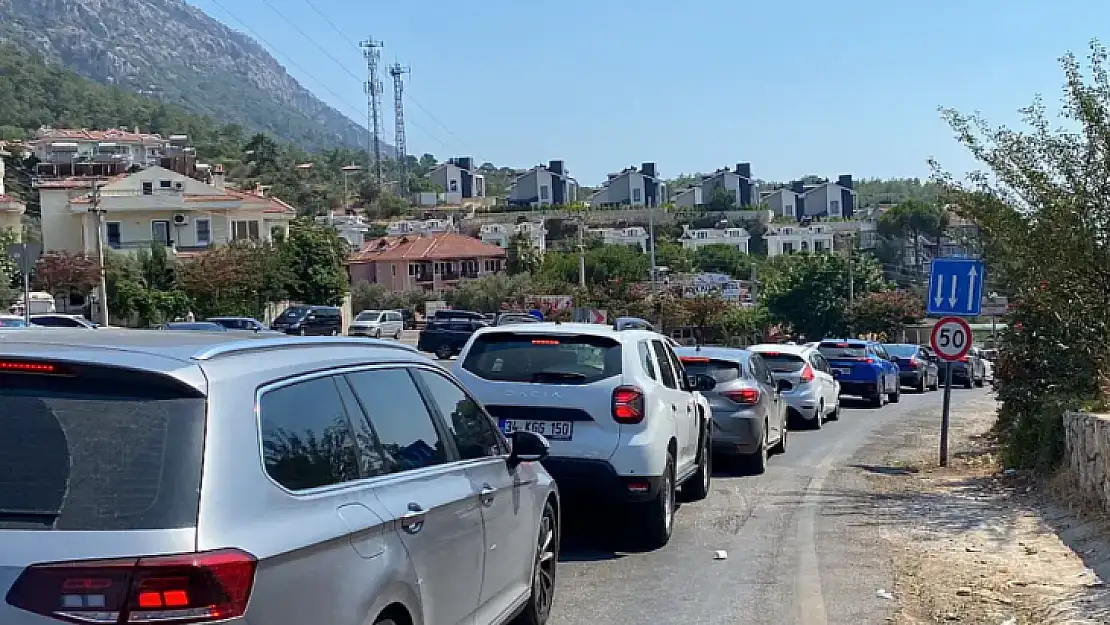 Ölüdeniz'de 'Pazar' trafiği