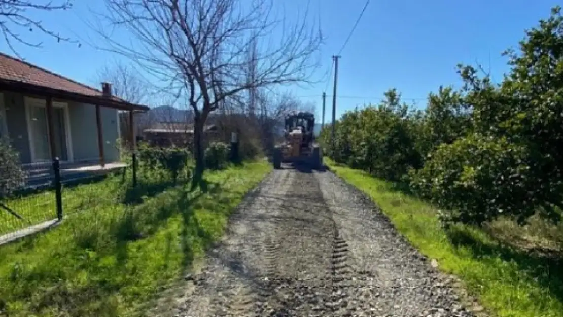 Ortaca'da yolların bakım ve onarımları yapılıyor