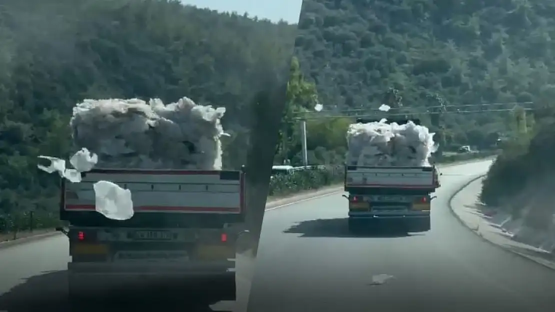 Plastik malzeme taşıyan tır trafiği tehlikeye düşürdü