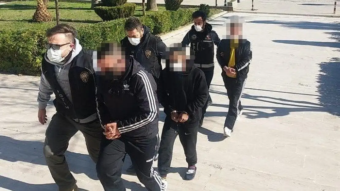 Polisin 'şok' uygulamasına takılan 4 kişiden 2'si tutuklandı