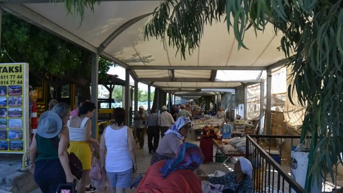 Salı pazarında yoğunluk