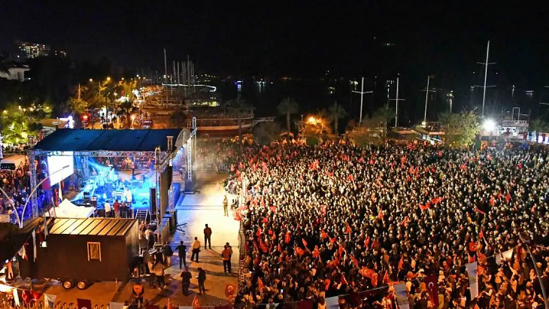 Selda Bağcan'dan Cumhuriyet konseri