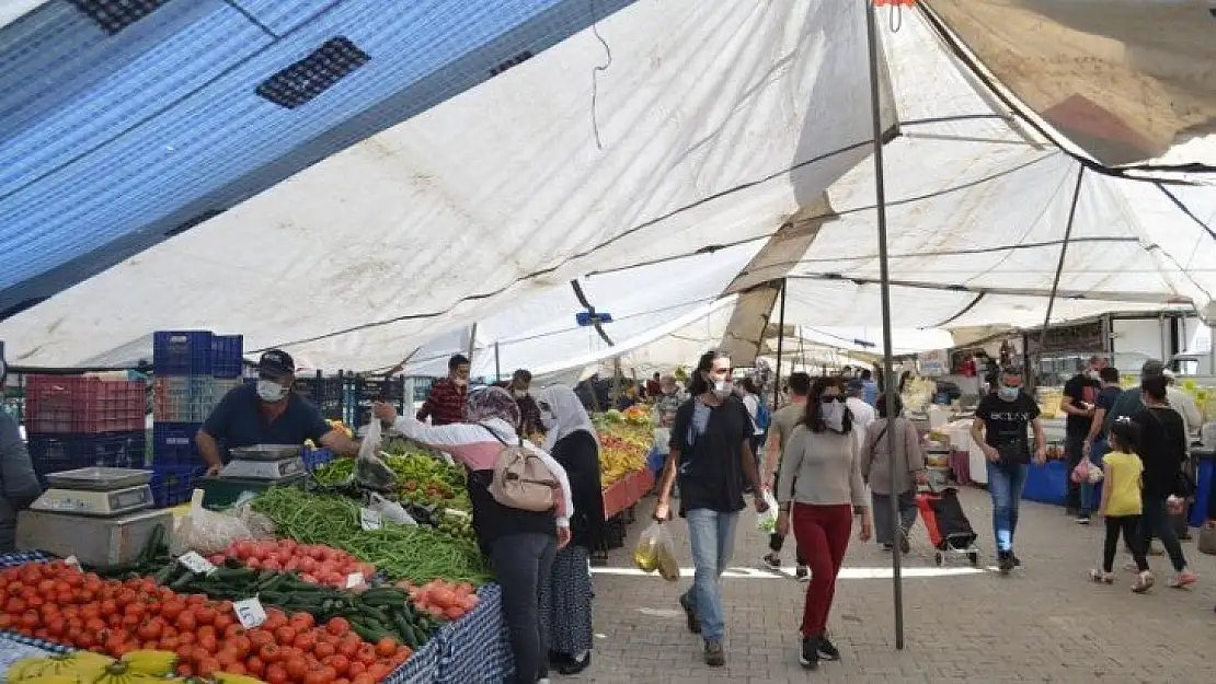 Semt pazarında tam kapanma yoğunluğu