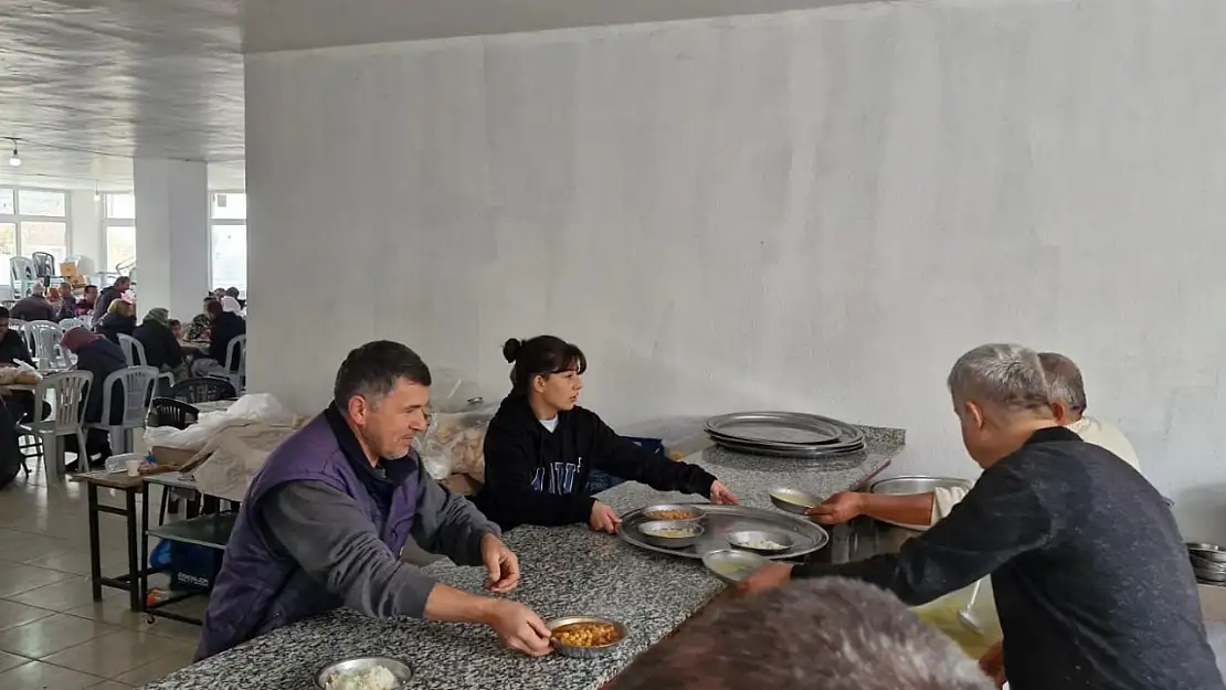 Seydikemer Arsa Köyü'nde Sekizinci Geleneksel Şükür Yemeği Düzenledi