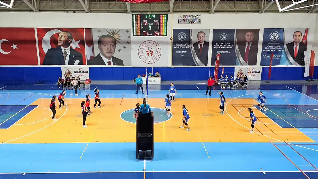 Seydikemer'de yıldız kızlar voleybol ilçe seçmeleri başladı