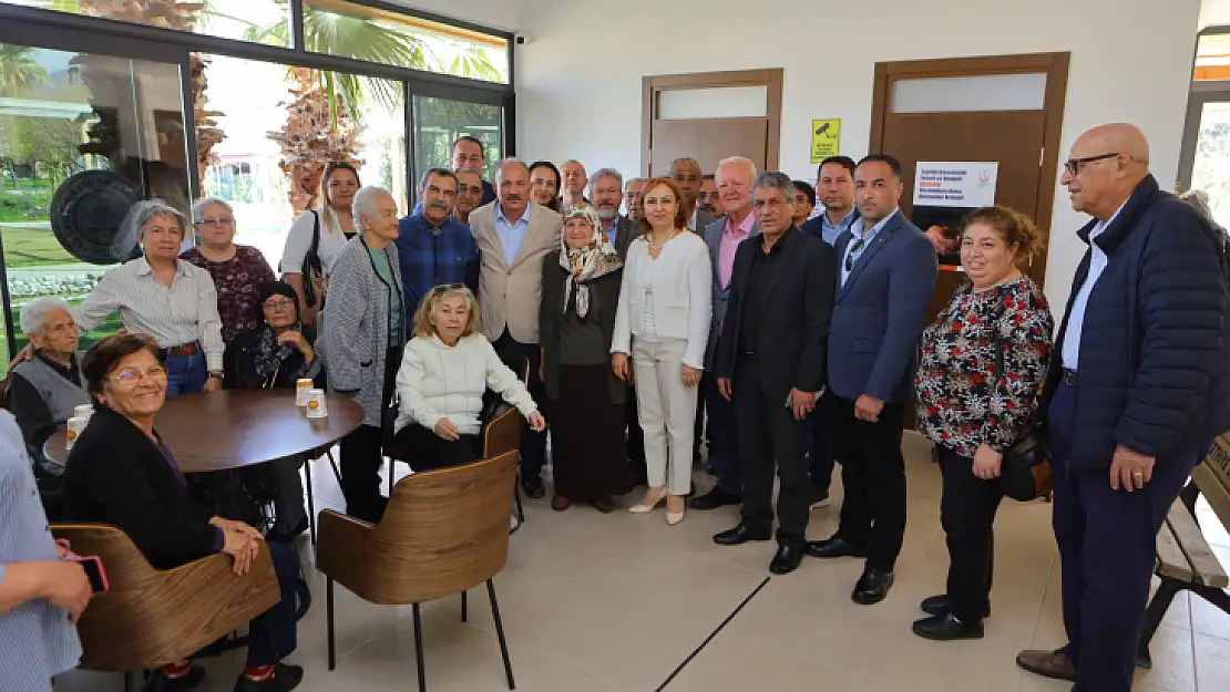 Sloganı 'Beni Unutma' Olan Fethiye Alzheimer Derneği Unutulmaktan Dert Yandı