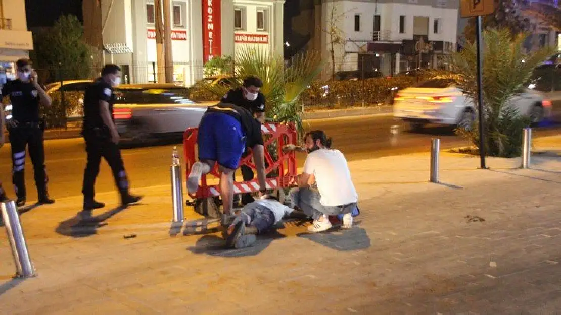 Sopalarla dövülen durak çalışanı kanlar içinde yerde kaldı