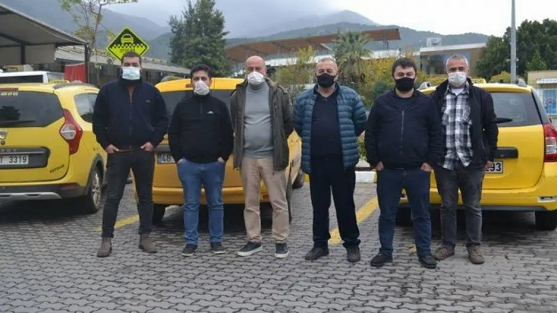 Taksiciler Oyun Havalarıyla Moral Buluyor