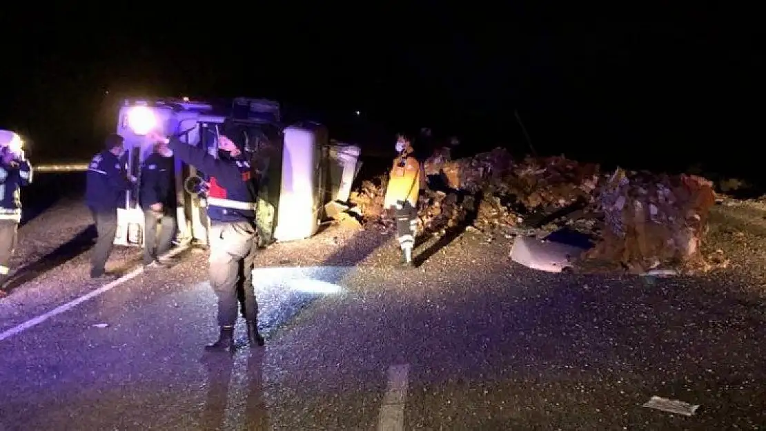 Tır devrildi, sürücüsü yaşamını yitirdi!