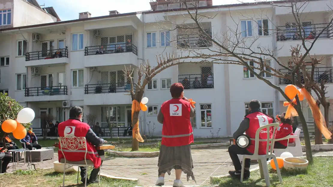 Türk Kızılayı kadınları unutmadı