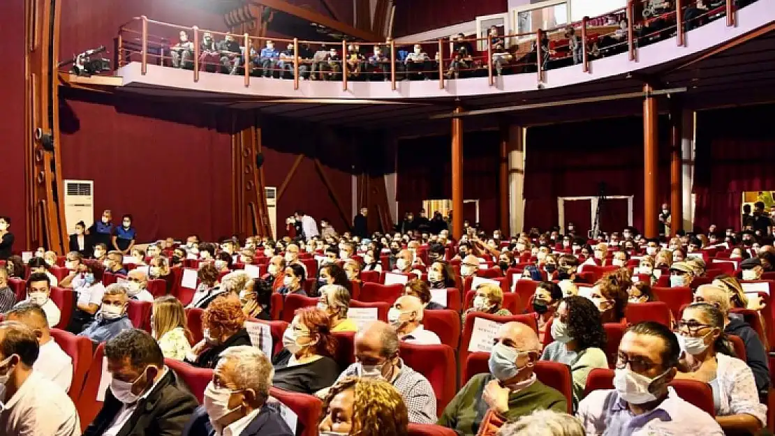 Uğur Dündar ile Demokrasi Arenası'nda söz gençlerin!