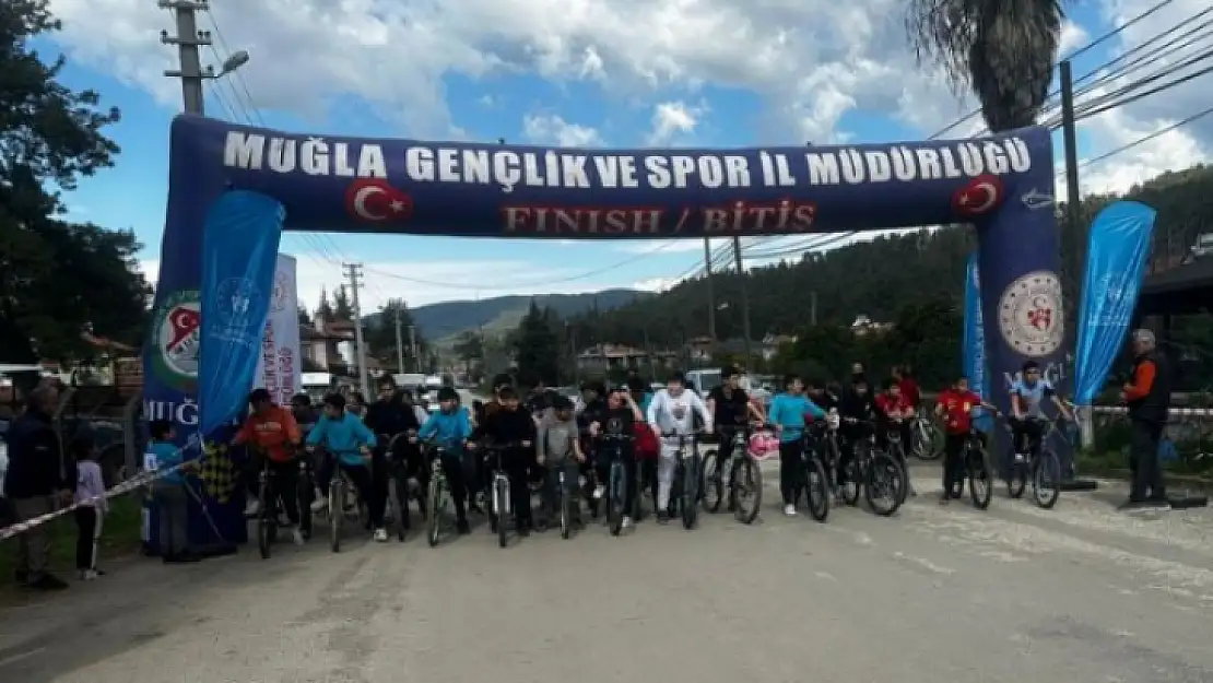 Ula'da 150 sporcu ile bisiklet yarışması gerçekleştirildi