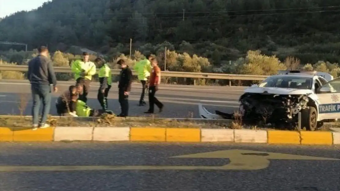 Ula'da trafik polisleri kaza yaptı