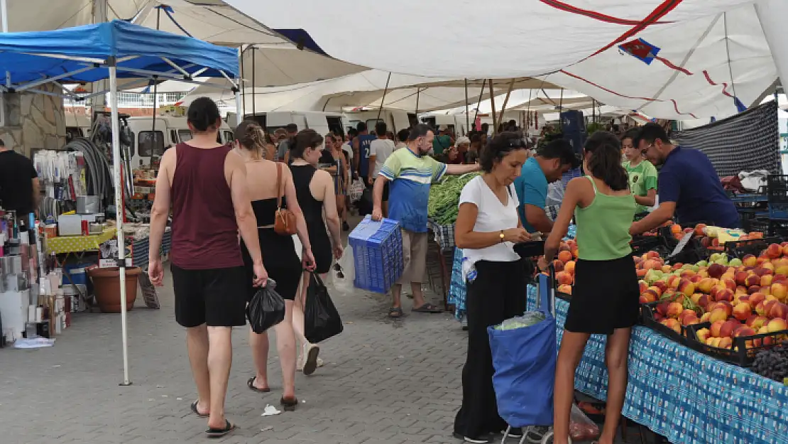 Vatandaşın alışveriş tercihi 'Salı Pazarı'