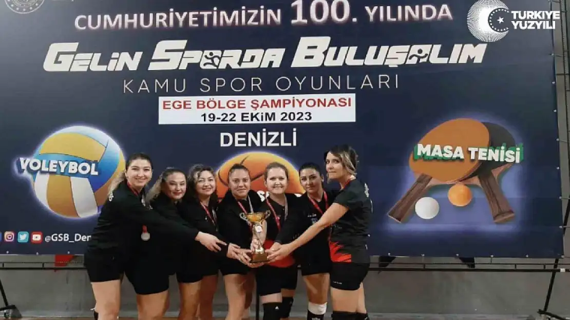 Voleybol takımı Ege ikincisi oldu