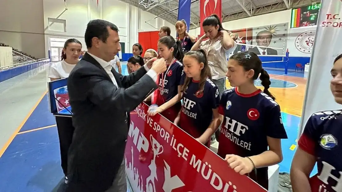 Voleybol turnuvasında şampiyonlar belli oldu