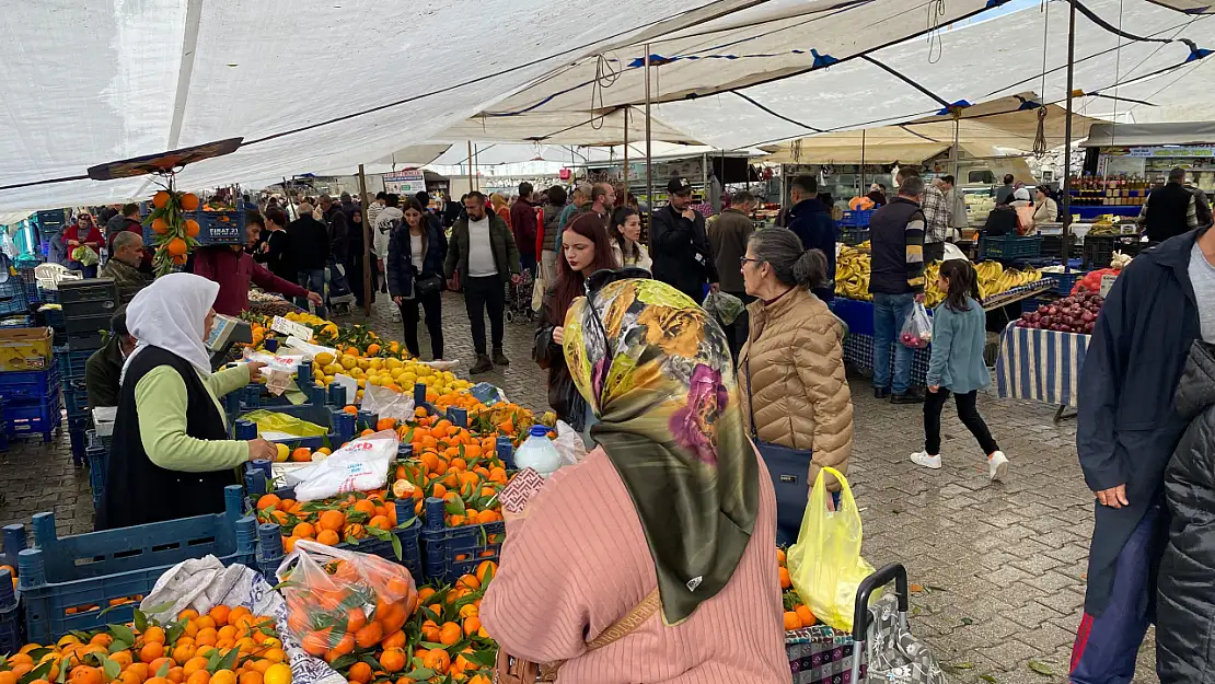 Yağmur Sonrası Pazarda Yoğunluk