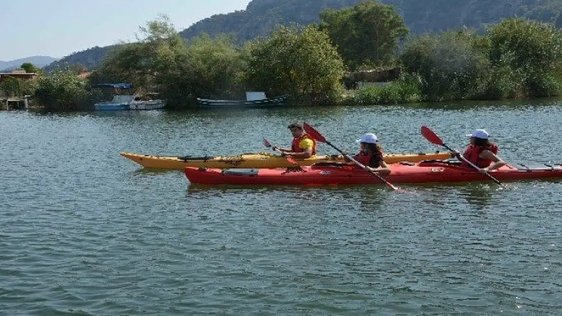 Yangın bölgelerindeki çocuklar su sporları ile tanıştı