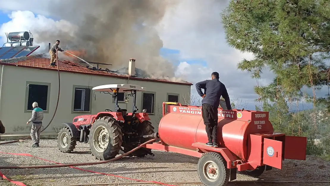 Yangına İlk Müdahale Büyükşehir Su Tankerlerinden