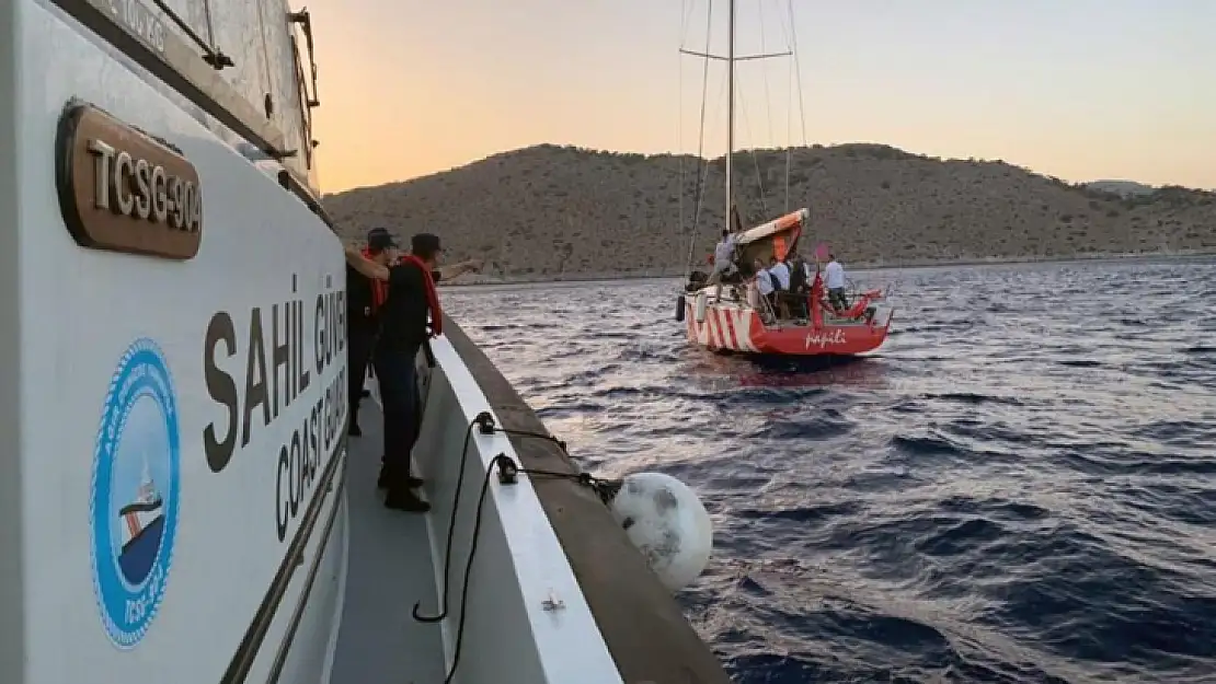 Yelkenli teknede yaralanan vatandaşa tıbbi tahliye