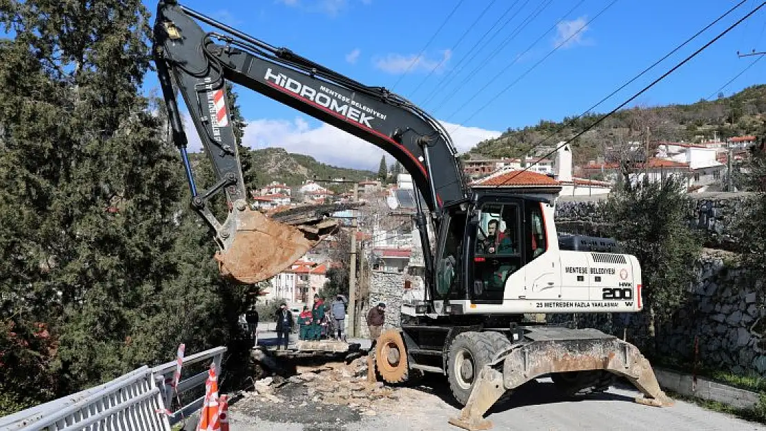 Yıkılma Tehlikesi Bulunan Duvara Ekiplerden Müdahale