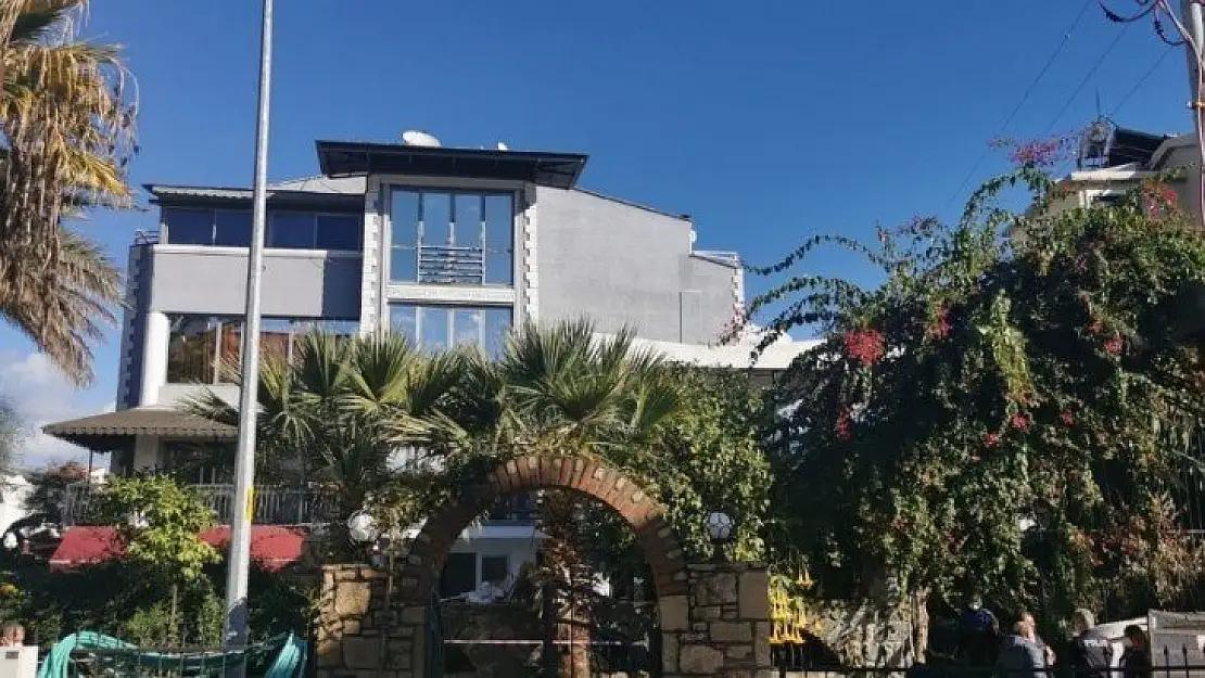 Yıkım kararı çıkan apart otel boşaltılıyor