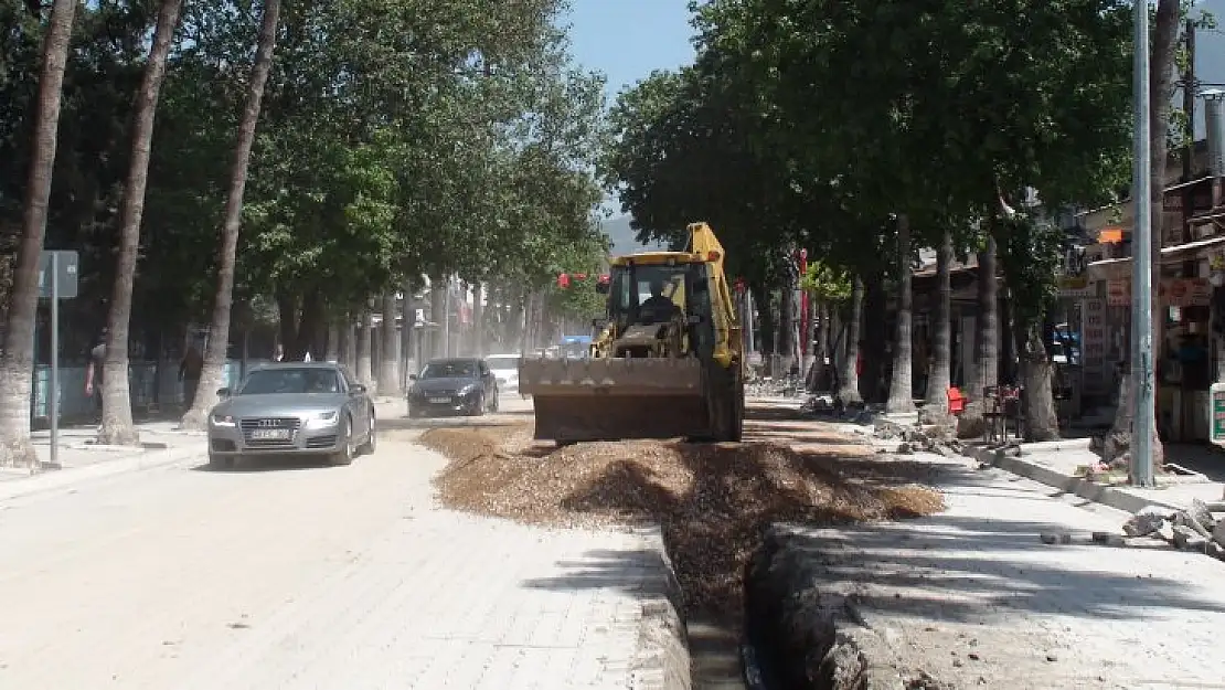 YOL YAPIM ÇALIŞMALARI DEVAM EDİYOR