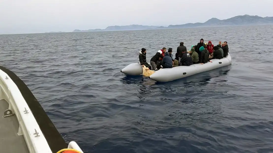 Yunanistan'ın geri ittiği düzensiz göçmenler kurtarıldı