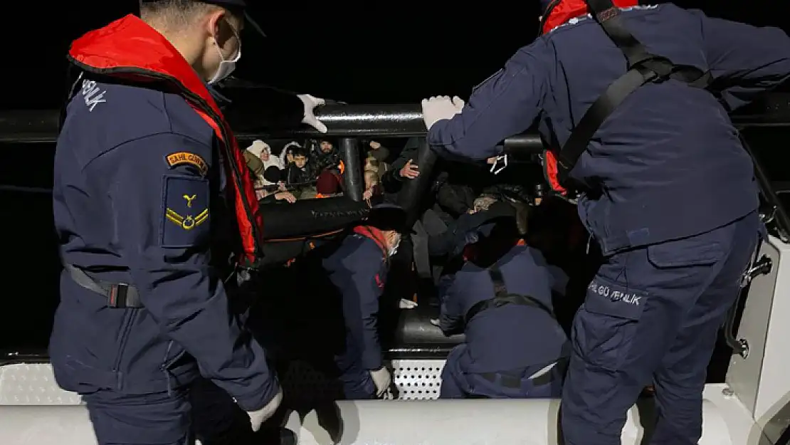 Yunanistan'ın Türk Karasularına Geri İttiği 45 Düzensiz Göçmen Kurtarıldı