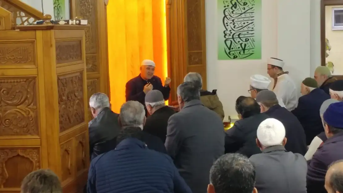 Yunus Emre Camii'nde Sabah Namazı İçin Buluştular