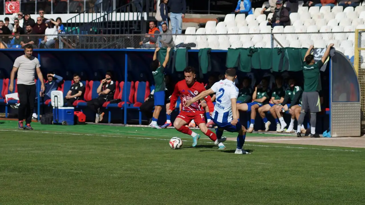 Türkiye Futbol Federasyonu (TFF) 2.Lig Kırmızı Grup 24.Hafta müsabakasında Fethiyespor, sahasında konuk ettiği Arnavutköy Belediyespor ile 0-0 berabere kaldı.