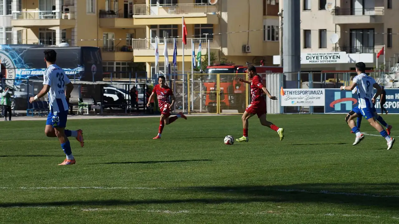 Türkiye Futbol Federasyonu (TFF) 2.Lig Kırmızı Grup 24.Hafta müsabakasında Fethiyespor, sahasında konuk ettiği Arnavutköy Belediyespor ile 0-0 berabere kaldı.