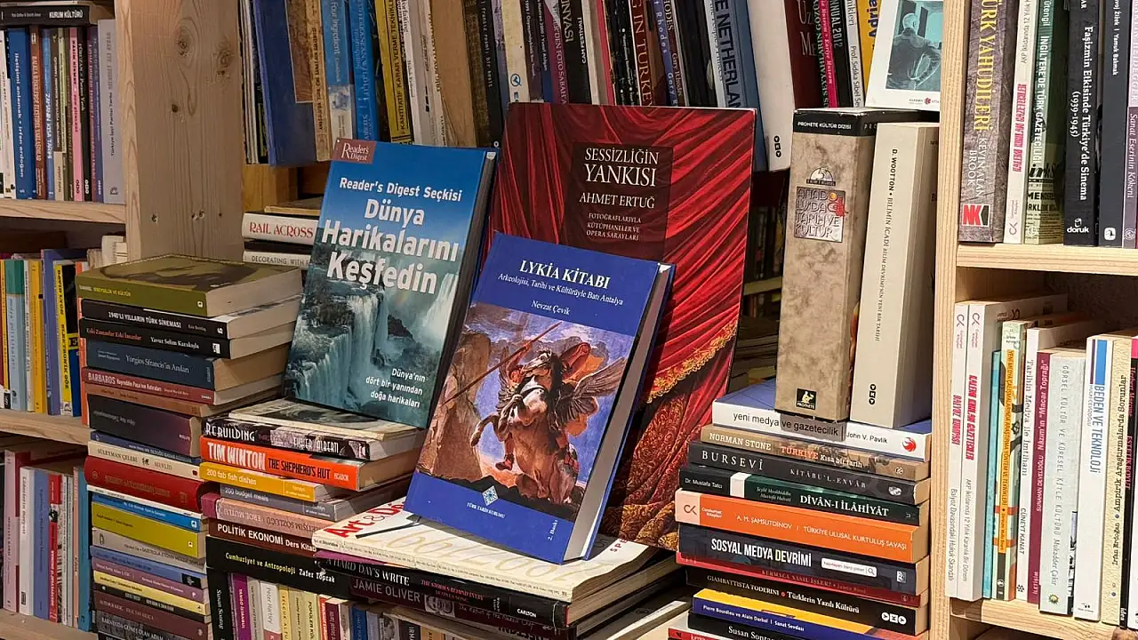 Yazar Gültaş'tan Fethiyeli gençlere mesaj: 'İlgi duyduğunuz kitabı seçin'