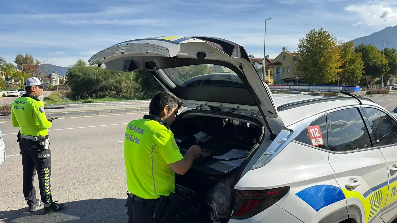 Fethiye'de Mustafa Kemal Bulvarı'nda trafik uygulaması: Ehliyetsiz sürücülere geçit yok