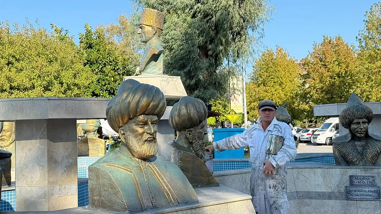 Fethiye Belediyesi Türk Büyükleri Büstleri'ni yeniledi