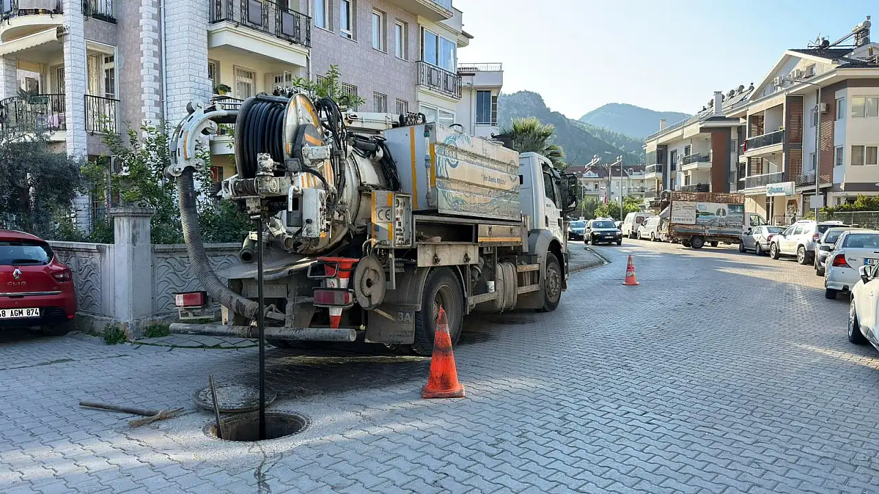 Fethiye Taşyaka Mahallesi'nde kanalizasyon hatlarında temizlik çalışması
