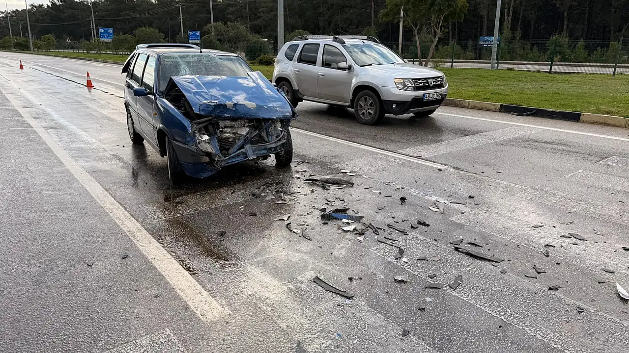 Fethiye Esenköy Kavşağı'nda trafik kazası: 4 yaralı