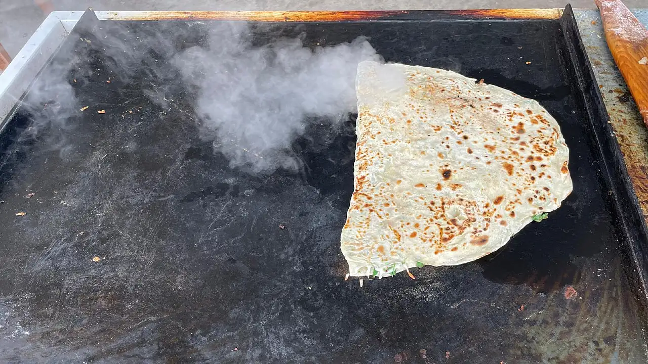 El açması börekten doğal meyve suyuna: Fethiye'de pazara lezzet katan tezgah