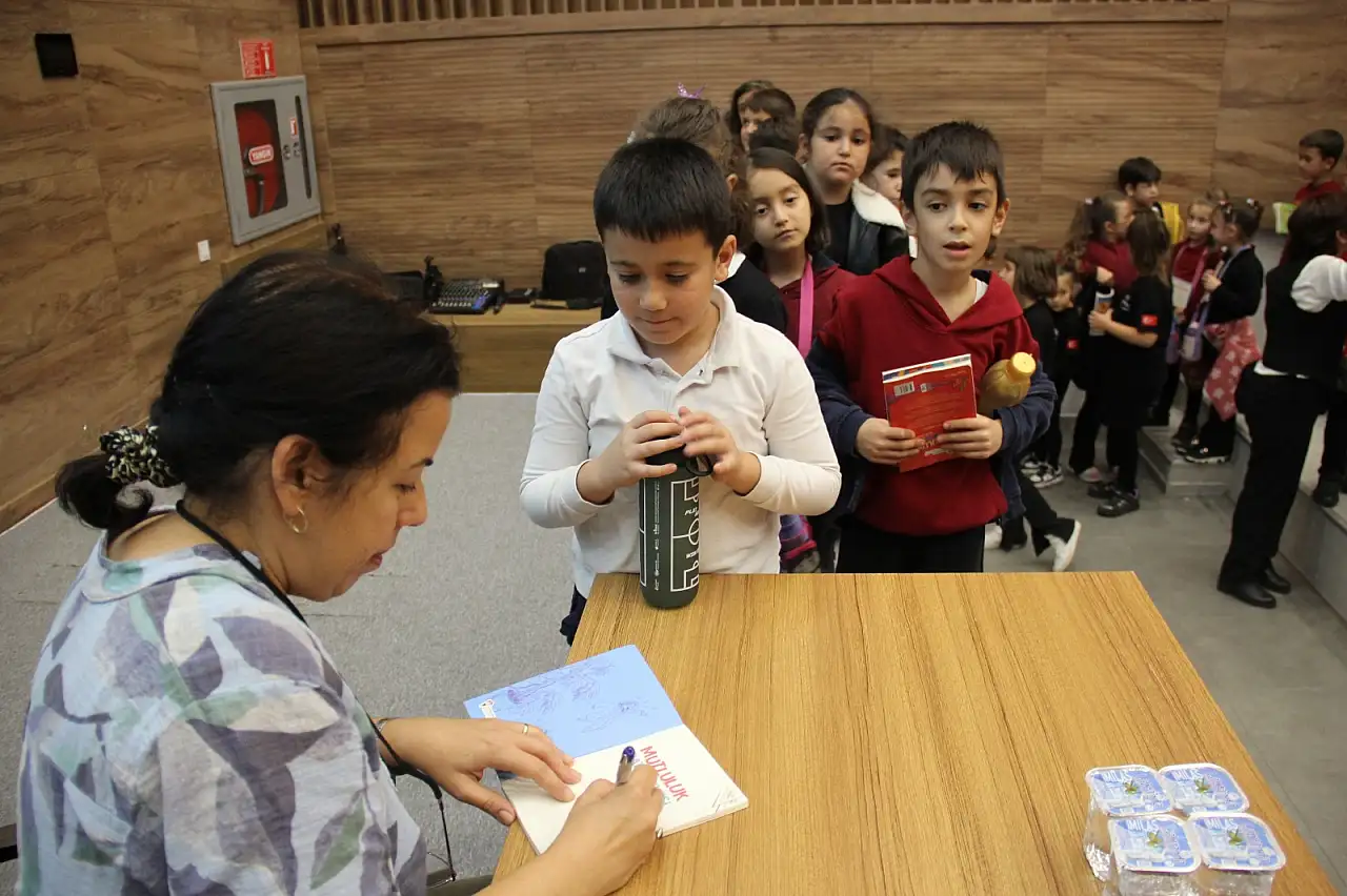 Büyükşehir, Yazar Pelin Güneş'i Minik Okurlarla Buluşturdu