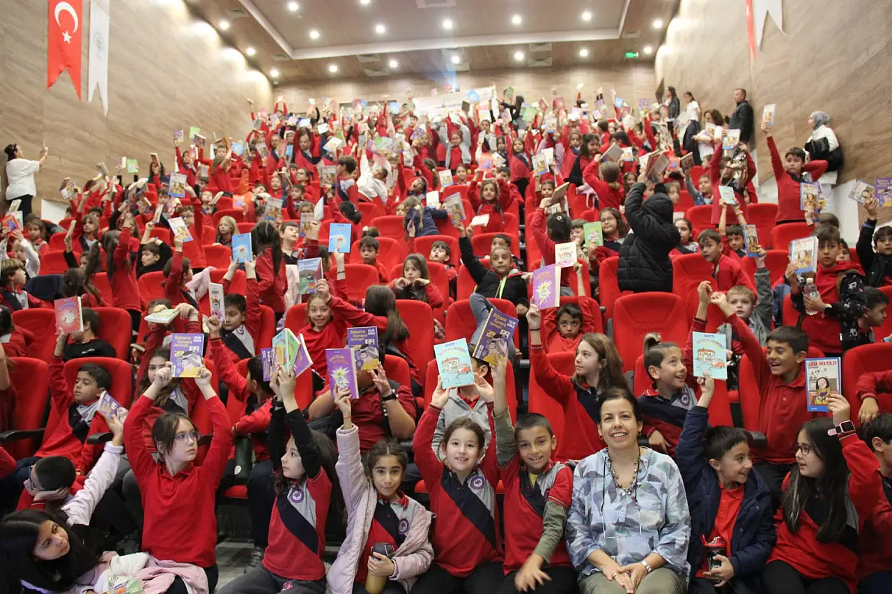 Büyükşehir, Yazar Pelin Güneş'i Minik Okurlarla Buluşturdu