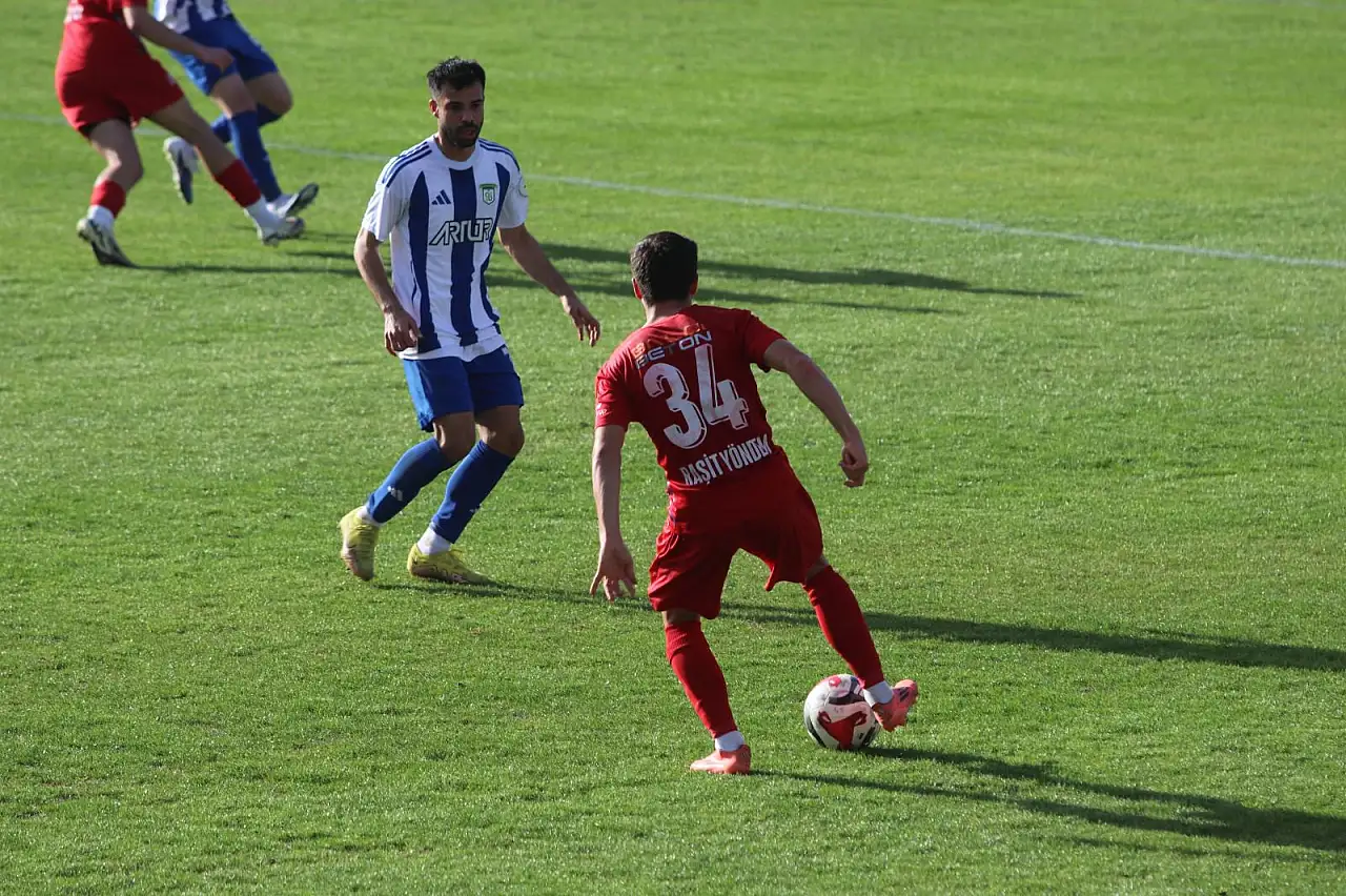 Türkiye Futbol Federasyonu (TFF) 2.Lig Kırmızı Grup 24.Hafta müsabakasında Fethiyespor, sahasında konuk ettiği Arnavutköy Belediyespor ile 0-0 berabere kaldı.